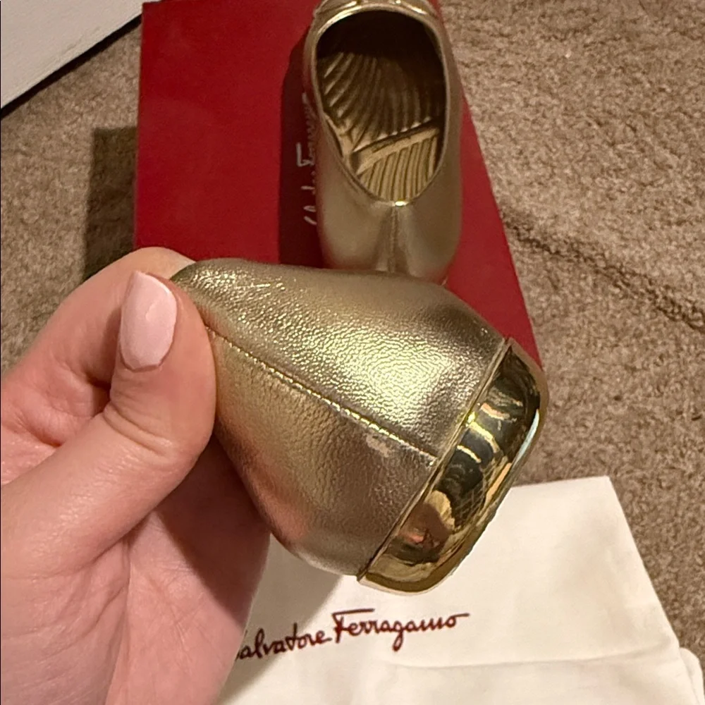 Salvatore Ferragamo Gold Flats - Picture 5 of 7